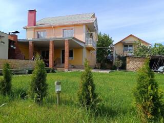 Продаётся 2-этажный дом Ближний Хутор, возле магазина Север. Торг!!!!