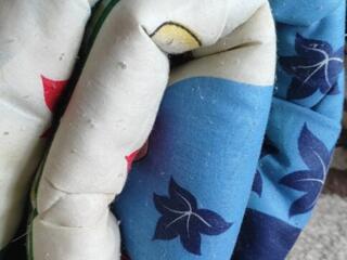 Продам клиновидную подушку, одеяла