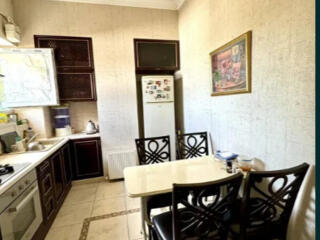 Красивая 3-комнатная в центре с ремонтом и встроенной мебелью