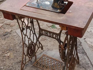 Швейная машинка Singer со станиной