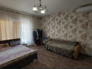 Дом с ремонтом в центре Нерубайского, вся мебель и техника остается