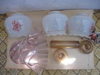 Плафоны по 50 лей з/ части люстры 30 лей лампочки 200 вт по 30 лей