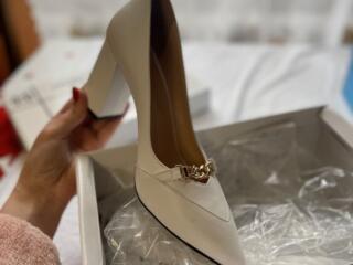 Белые кожаные туфли 39 р. 650 руб.