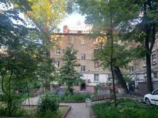 Apartament cu 3 camere, Centru.