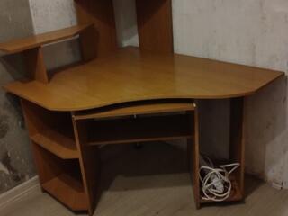 Продам компьютерный стол