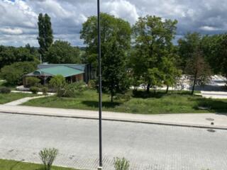 Помесячно понедельно