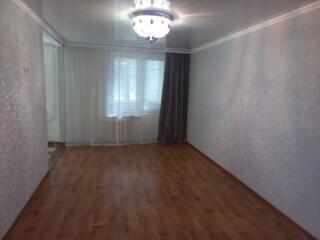 Продаю 2-х комнатную квартиру. Центр.