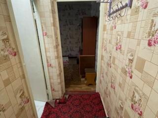 Продается квартира от хозяина в середине дома. Торг уместен!