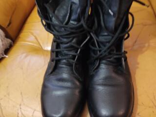 Продаю ботинки военные мужские ко́жаны́е/ БЕРЦЫ́/41разм, новы́е,