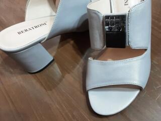 Продам босоножки