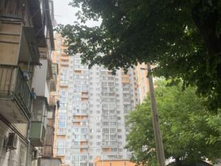 Продам просторную 4к-квартиру на ул. Среднефонтанская.