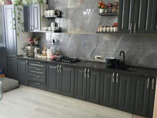 Продам квартиру в 2 этажа, в Центре, 4 комнаты,