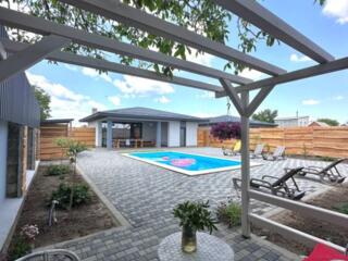 Сдаются новые ЭЛИТНЫЕ ВИЛЛЫ с КАРАОКЕ, БАНЯ, САУНА (Парканы)