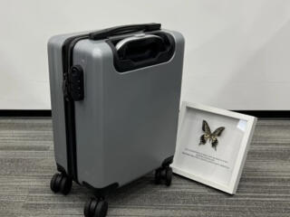 Легкий чемодан