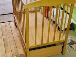 Детская кроватка деревянная