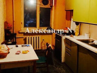 Просторная 4х комнатная, Приморский район. Отличная цена, под ремонт.