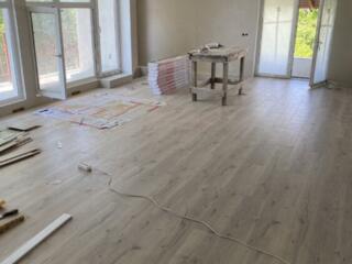 Montare laminat si plintus, cel mai mic pret, pret rezonabil.