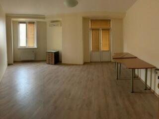 Сдаётся офис помещение. Днепровский район, улица Окипной Раисы, 10А, .