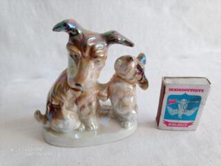 Продаю статуэтки. Две собачки= 190 руб. Значки 74 шт.= 330 рубл. Вайбер