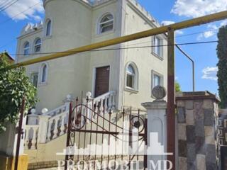 Vă propunem spre vînzare această casă cu 3 nivele, amplasată în ...