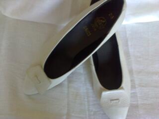 Pantofi (noi) din piele naturală / Туфли (новые) из натуральной кожи