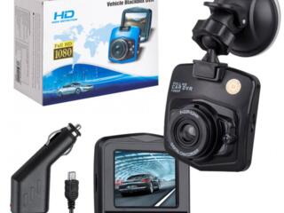 Видеорегистратор из бюджетной серии со средним качеством сьёмки. Новый.