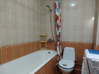 Продается 2-КОМ БЛОК со своим санузлом, Кировский 4/5, ремонт