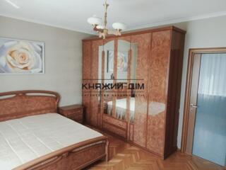 Відмінна трикімнатна квартира після євроремонту з використанням ...