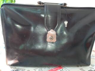 Продам портфель на три отделения