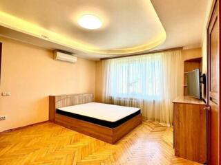 продаж 3-к квартира Київ, Шевченківський, 89900 $