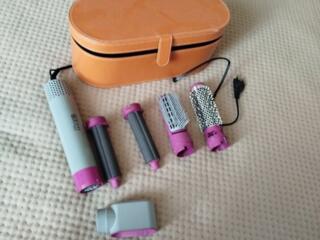 Продается фен с 5 насадками.