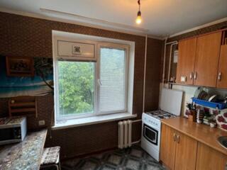 Двухкомнатная на Ленинском с квадратным балконом на 4 этаже