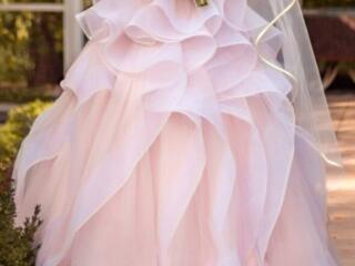 Продам КРАСИВЕЙШЕЕ ПЛАТЬЕ.