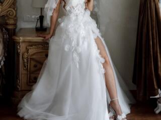 Продам шикарное свадебное платье! Торг уместен.