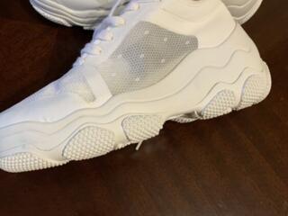 Продам классные кроссовки и кеды.