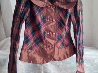 Продаются хорошие вещи почти новые.