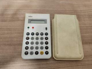Продам рабочий ретро-калькулятор с чехлом для коллекционеров-цена 120