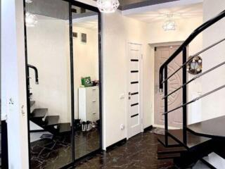 Трехкомнатная квартира в двух уровнях в Одессе на Таирова ЖМ Радужный