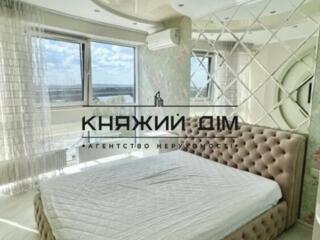 Продаж 2 кімнатної квартири по попросп. Бажана 1а ЖК Заречний. ...