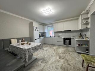 Часть дома, 114 м2, 7 соток, Парк Победы - 87500 евро!