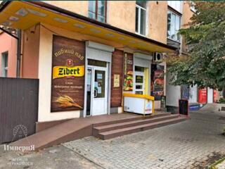 Приміщення в Центрі. Перший поверх. Фасад. Всі комунікації.