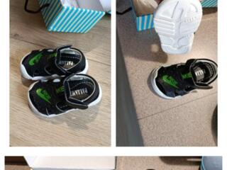 Новые детские босоножки Nike