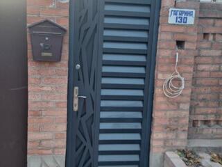 Требуются сварщик, монтажник металлоизделий, металлопластиковых окон