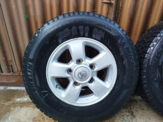 Продам на Toyota Land Cruiser колеса с резиной.