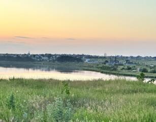 В продаже участок правильной формы с шикарным видом на озеро ( первая 