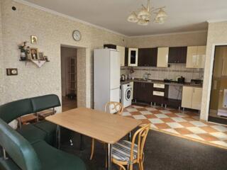 В продаже добротный двухэтажный дом на участке 5 соток. Продуманная и 