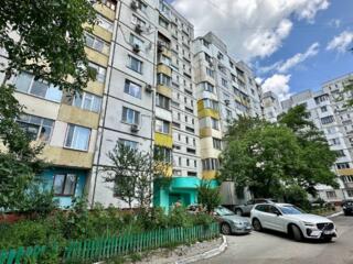 Apartament cu 4 camere, 90 m², Centru.