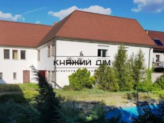 Здається в оренду будинок на Русанівських садах. Загальна площа — 500 