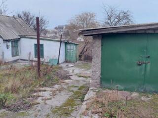 Продам земельну ділянку з будинком