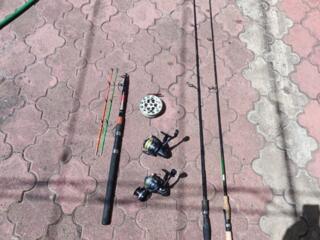 Продам 2 хороших спиннинга и 3 катушки.